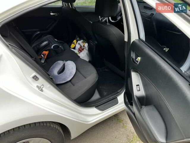 Белый Киа Форте, объемом двигателя 1.8 л и пробегом 178 тыс. км за 8300 $, фото 36 на Automoto.ua