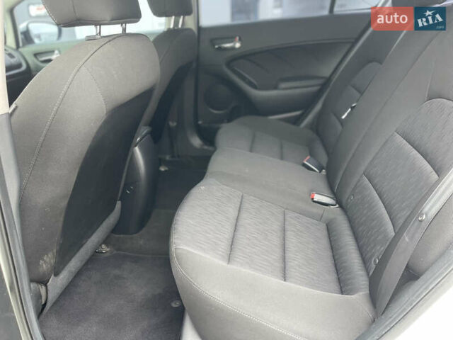 Белый Киа Форте, объемом двигателя 1.8 л и пробегом 154 тыс. км за 9999 $, фото 12 на Automoto.ua