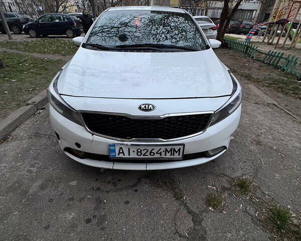 Білий Кіа Форте, об'ємом двигуна 2 л та пробігом 128 тис. км за 6400 $, фото 5 на Automoto.ua