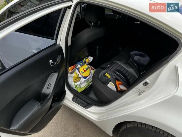 Белый Киа Форте, объемом двигателя 1.8 л и пробегом 178 тыс. км за 8300 $, фото 29 на Automoto.ua