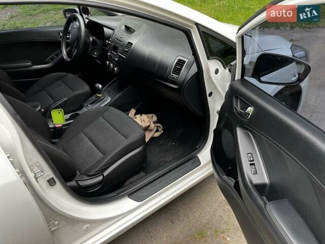 Белый Киа Форте, объемом двигателя 1.8 л и пробегом 178 тыс. км за 8300 $, фото 39 на Automoto.ua