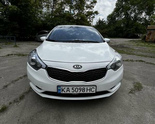 Белый Киа Форте, объемом двигателя 1.8 л и пробегом 178 тыс. км за 8300 $, фото 3 на Automoto.ua