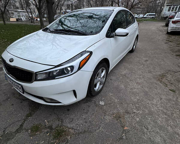 Білий Кіа Форте, об'ємом двигуна 2 л та пробігом 128 тис. км за 6400 $, фото 6 на Automoto.ua