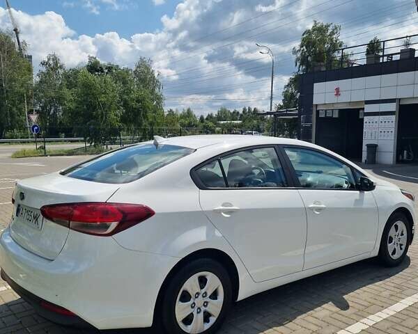 Білий Кіа Форте, об'ємом двигуна 2 л та пробігом 152 тис. км за 11300 $, фото 2 на Automoto.ua