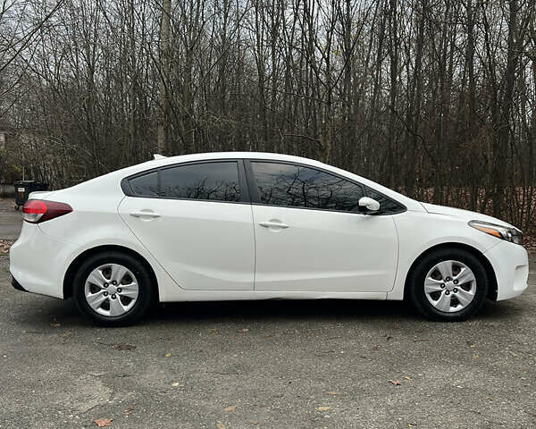 Белый Киа Форте, объемом двигателя 2 л и пробегом 233 тыс. км за 8500 $, фото 4 на Automoto.ua