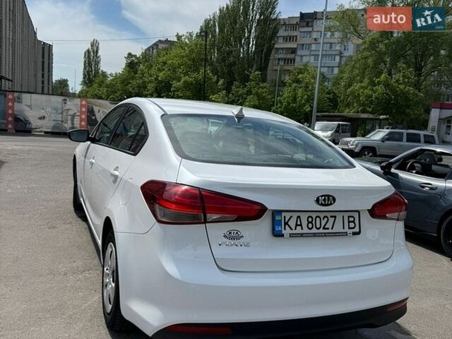 Белый Киа Форте, объемом двигателя 2 л и пробегом 130 тыс. км за 8500 $, фото 3 на Automoto.ua