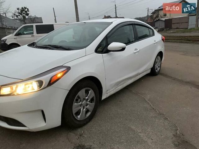 Белый Киа Форте, объемом двигателя 2 л и пробегом 119 тыс. км за 6277 $, фото 5 на Automoto.ua