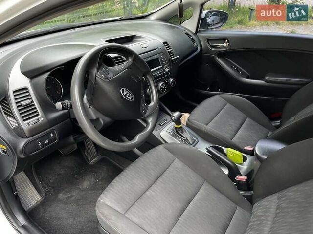 Белый Киа Форте, объемом двигателя 1.8 л и пробегом 178 тыс. км за 8300 $, фото 38 на Automoto.ua