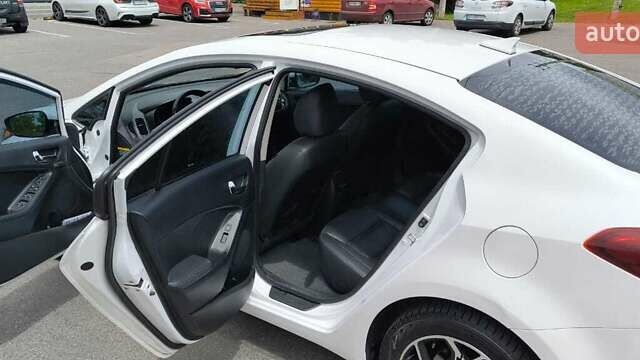 Белый Киа Форте, объемом двигателя 1.8 л и пробегом 94 тыс. км за 11500 $, фото 8 на Automoto.ua