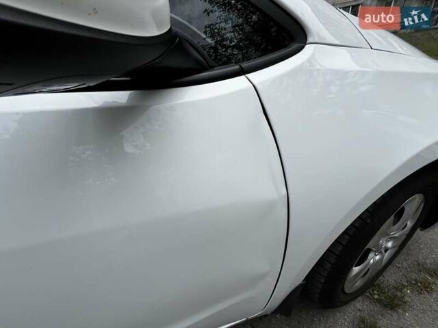 Белый Киа Форте, объемом двигателя 1.8 л и пробегом 178 тыс. км за 8300 $, фото 16 на Automoto.ua