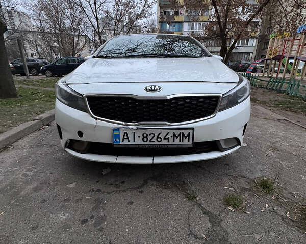 Білий Кіа Форте, об'ємом двигуна 2 л та пробігом 120 тис. км за 7400 $, фото 3 на Automoto.ua