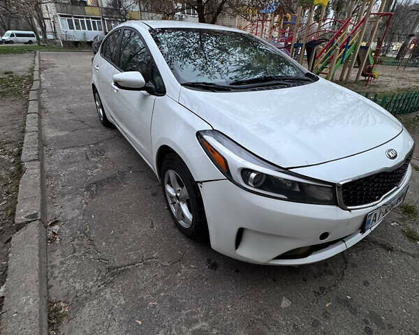 Білий Кіа Форте, об'ємом двигуна 2 л та пробігом 120 тис. км за 7400 $, фото 2 на Automoto.ua