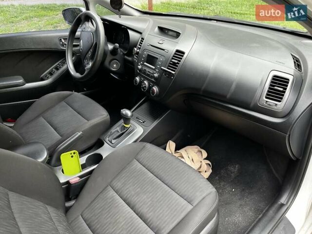 Белый Киа Форте, объемом двигателя 1.8 л и пробегом 178 тыс. км за 8300 $, фото 37 на Automoto.ua