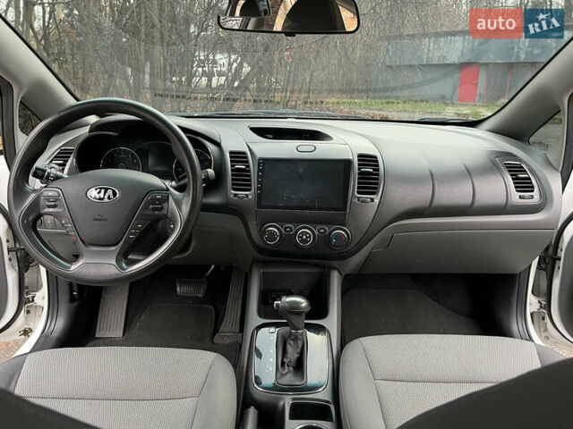 Белый Киа Форте, объемом двигателя 2 л и пробегом 233 тыс. км за 8500 $, фото 8 на Automoto.ua