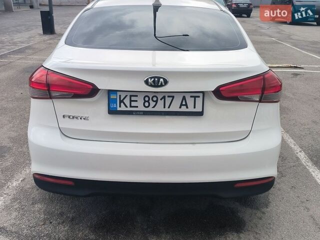 Белый Киа Форте, объемом двигателя 2 л и пробегом 128 тыс. км за 9500 $, фото 6 на Automoto.ua