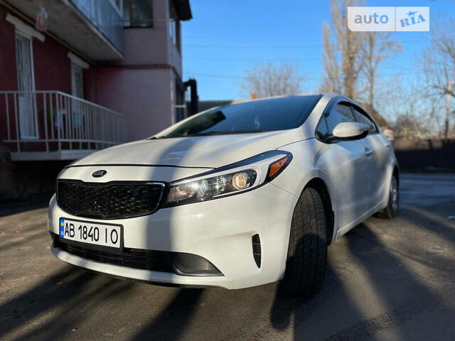 Білий Кіа Форте, об'ємом двигуна 2 л та пробігом 72 тис. км за 11000 $, фото 6 на Automoto.ua