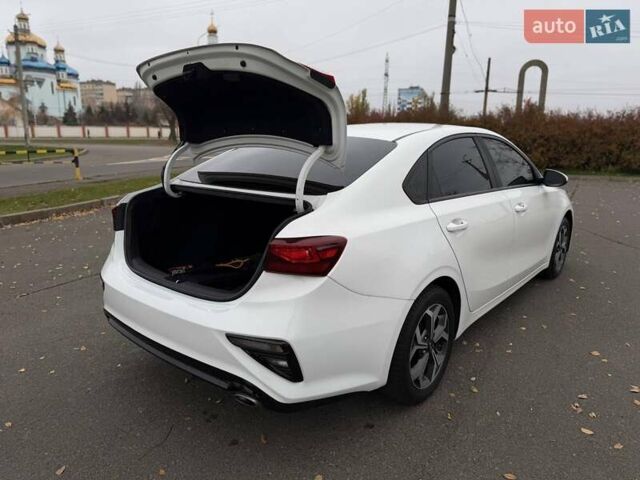 Белый Киа Форте, объемом двигателя 2 л и пробегом 128 тыс. км за 13500 $, фото 33 на Automoto.ua