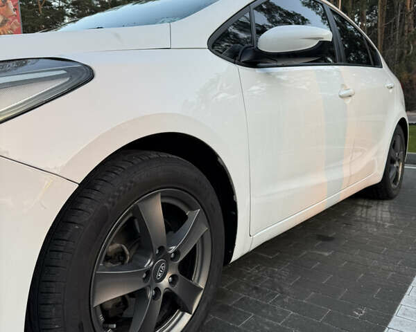 Белый Киа Форте, объемом двигателя 2 л и пробегом 72 тыс. км за 12400 $, фото 6 на Automoto.ua
