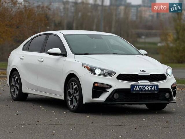 Белый Киа Форте, объемом двигателя 2 л и пробегом 128 тыс. км за 13500 $, фото 8 на Automoto.ua