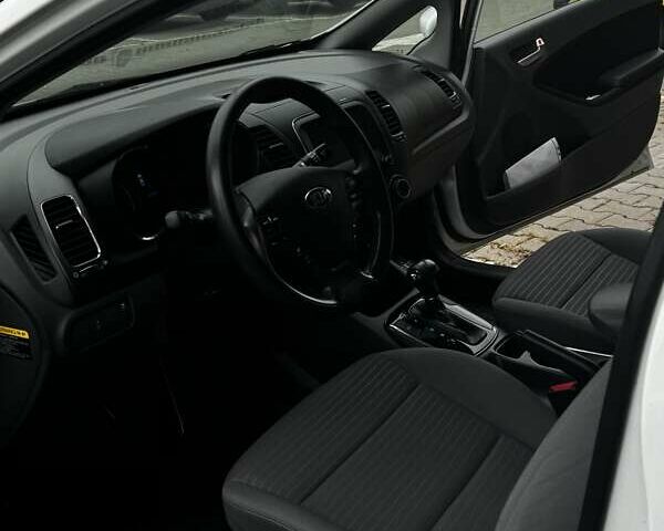 Белый Киа Форте, объемом двигателя 2 л и пробегом 55 тыс. км за 13400 $, фото 5 на Automoto.ua