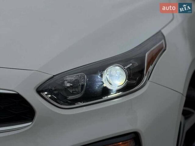 Белый Киа Форте, объемом двигателя 2 л и пробегом 128 тыс. км за 13500 $, фото 3 на Automoto.ua