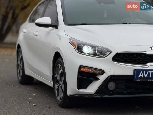 Белый Киа Форте, объемом двигателя 2 л и пробегом 128 тыс. км за 13500 $, фото 9 на Automoto.ua