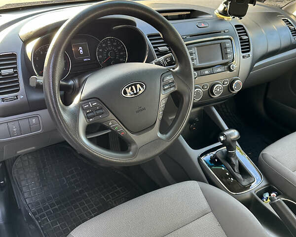Білий Кіа Форте, об'ємом двигуна 2 л та пробігом 118 тис. км за 11500 $, фото 7 на Automoto.ua