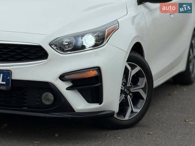 Белый Киа Форте, объемом двигателя 2 л и пробегом 128 тыс. км за 13500 $, фото 2 на Automoto.ua