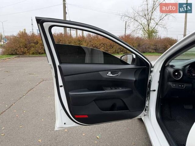 Белый Киа Форте, объемом двигателя 2 л и пробегом 128 тыс. км за 13500 $, фото 36 на Automoto.ua