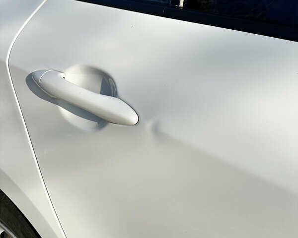 Білий Кіа Форте, об'ємом двигуна 2 л та пробігом 118 тис. км за 11500 $, фото 11 на Automoto.ua