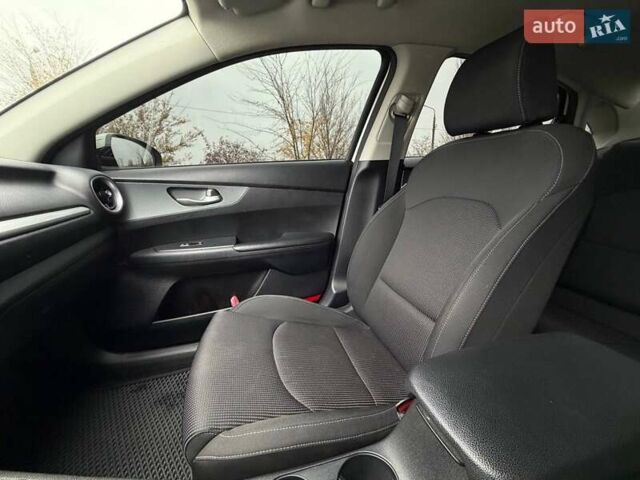 Белый Киа Форте, объемом двигателя 2 л и пробегом 128 тыс. км за 13500 $, фото 62 на Automoto.ua