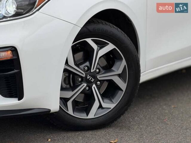 Белый Киа Форте, объемом двигателя 2 л и пробегом 128 тыс. км за 13500 $, фото 4 на Automoto.ua