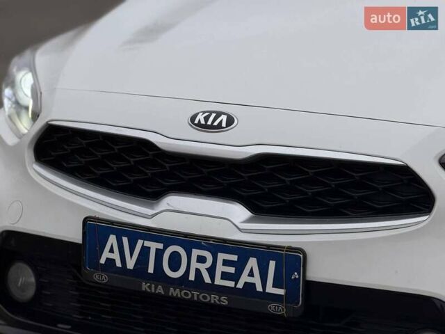 Белый Киа Форте, объемом двигателя 2 л и пробегом 128 тыс. км за 13500 $, фото 5 на Automoto.ua