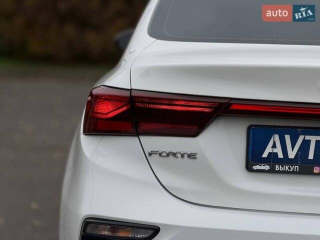 Белый Киа Форте, объемом двигателя 2 л и пробегом 128 тыс. км за 13500 $, фото 22 на Automoto.ua
