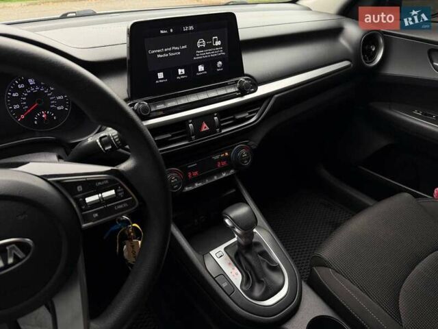 Белый Киа Форте, объемом двигателя 2 л и пробегом 128 тыс. км за 13500 $, фото 52 на Automoto.ua