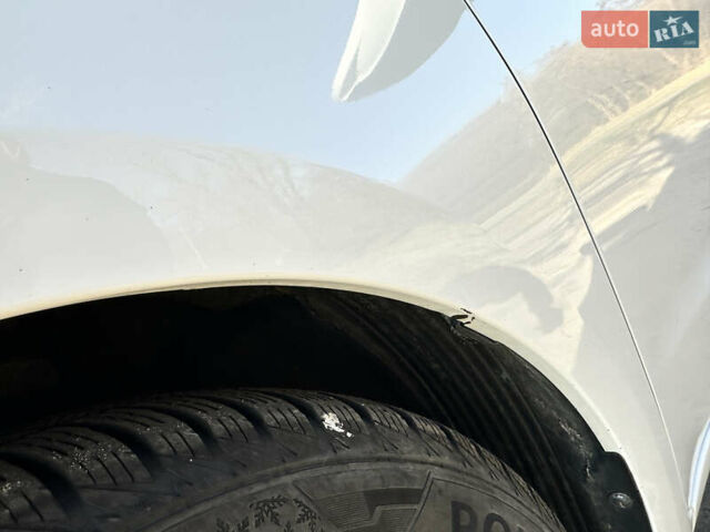 Білий Кіа Форте, об'ємом двигуна 2 л та пробігом 118 тис. км за 11500 $, фото 14 на Automoto.ua