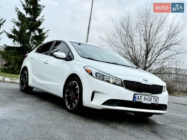 Білий Кіа Форте, об'ємом двигуна 2 л та пробігом 122 тис. км за 12300 $, фото 8 на Automoto.ua