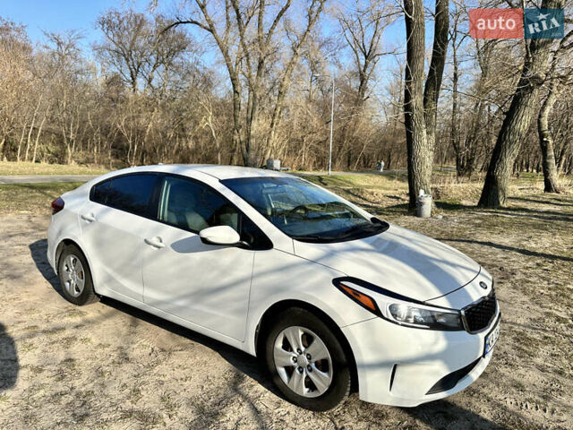 Білий Кіа Форте, об'ємом двигуна 2 л та пробігом 118 тис. км за 11500 $, фото 1 на Automoto.ua