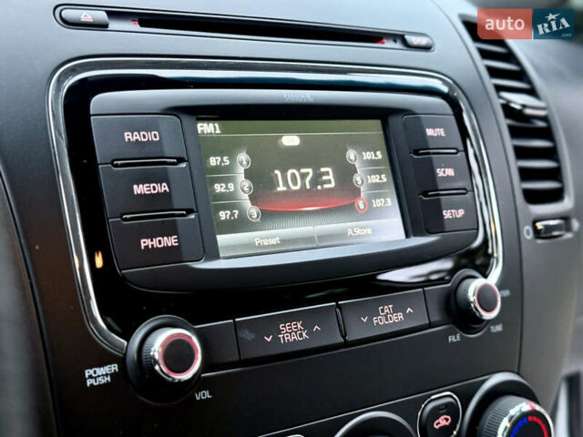 Білий Кіа Форте, об'ємом двигуна 2 л та пробігом 122 тис. км за 12300 $, фото 29 на Automoto.ua