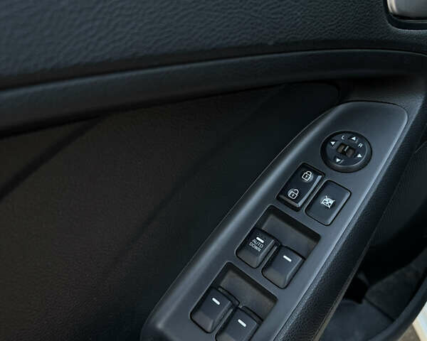 Белый Киа Форте, объемом двигателя 2 л и пробегом 72 тыс. км за 12400 $, фото 12 на Automoto.ua