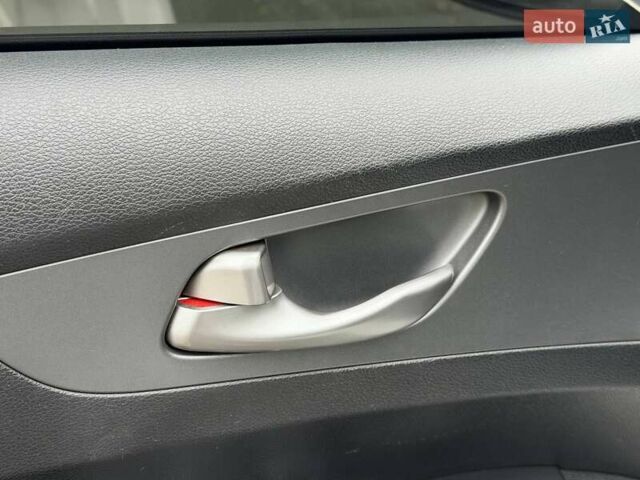 Белый Киа Форте, объемом двигателя 2 л и пробегом 128 тыс. км за 13500 $, фото 37 на Automoto.ua
