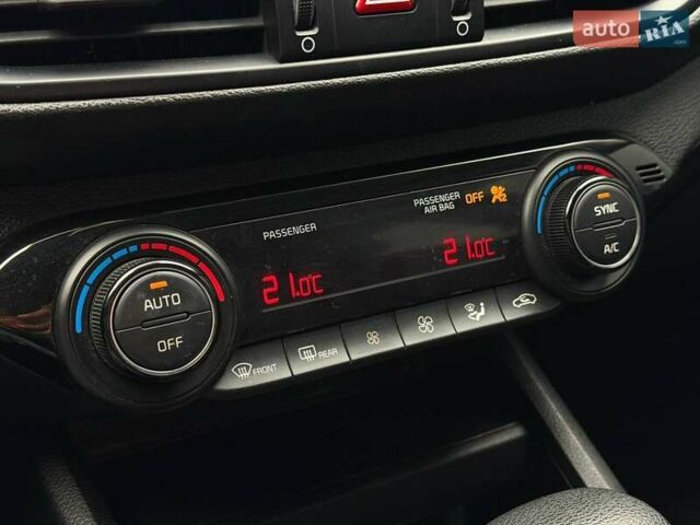 Белый Киа Форте, объемом двигателя 2 л и пробегом 128 тыс. км за 13500 $, фото 56 на Automoto.ua