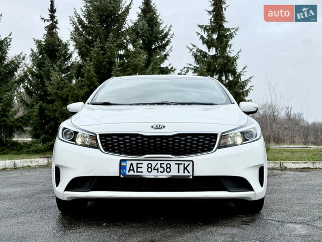Білий Кіа Форте, об'ємом двигуна 2 л та пробігом 122 тис. км за 12300 $, фото 6 на Automoto.ua