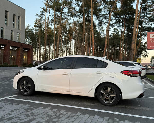 Белый Киа Форте, объемом двигателя 2 л и пробегом 72 тыс. км за 12400 $, фото 5 на Automoto.ua