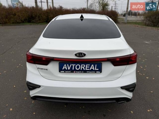Белый Киа Форте, объемом двигателя 2 л и пробегом 128 тыс. км за 13500 $, фото 30 на Automoto.ua