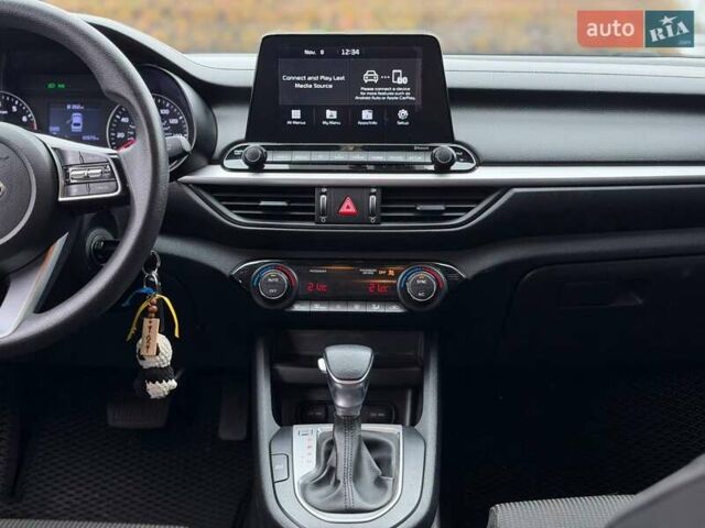 Белый Киа Форте, объемом двигателя 2 л и пробегом 128 тыс. км за 13500 $, фото 45 на Automoto.ua