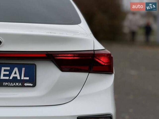 Белый Киа Форте, объемом двигателя 2 л и пробегом 128 тыс. км за 13500 $, фото 23 на Automoto.ua