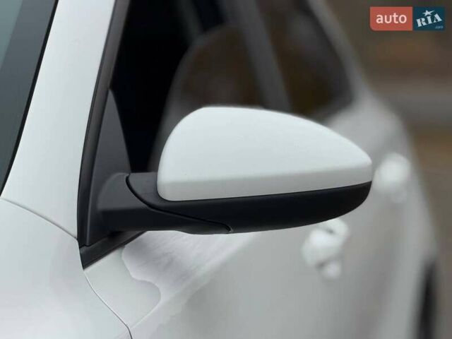 Белый Киа Форте, объемом двигателя 2 л и пробегом 128 тыс. км за 13500 $, фото 6 на Automoto.ua