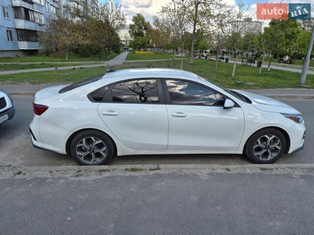 Білий Кіа Форте, об'ємом двигуна 2 л та пробігом 57 тис. км за 14500 $, фото 3 на Automoto.ua