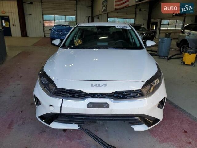 Киа Форте 2023 в Днепре (Днепропетровске) на Automoto.ua Белый Киа Форте, объемом двигателя 2 л и пробегом 46 тыс. км за 4900 $, фото 4 на Automoto.ua